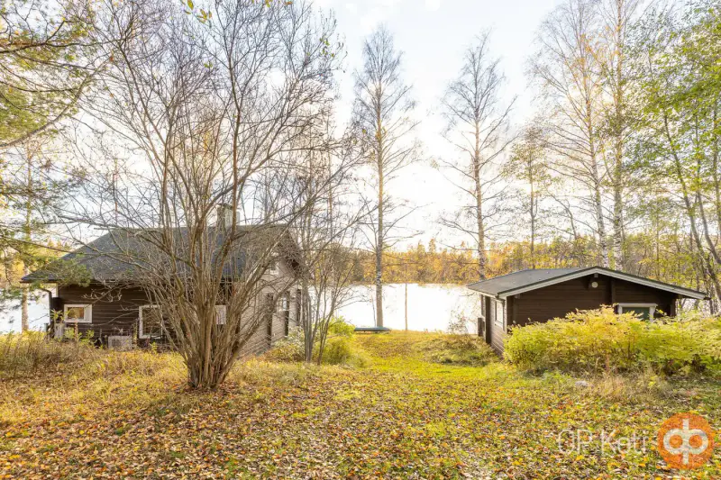 Mökki hirsi ~46 m² (1973, agrandi 2007) avec sauna, 3 000 m² et rive privée sur le Kyyvesi — Luusniemi / Kangasniemi — 14