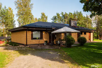 Maison 137,5 m² (1982) 4 chambres + sauna, rive Venesjärvi, 5 650 m² — Kankaanpää — 1