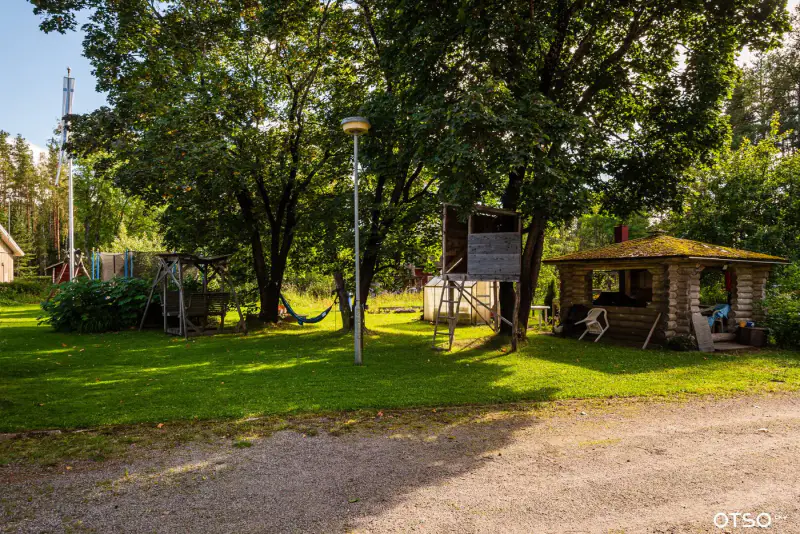Maison 137,5 m² (1982) 4 chambres + sauna, rive Venesjärvi, 5 650 m² — Kankaanpää — 2