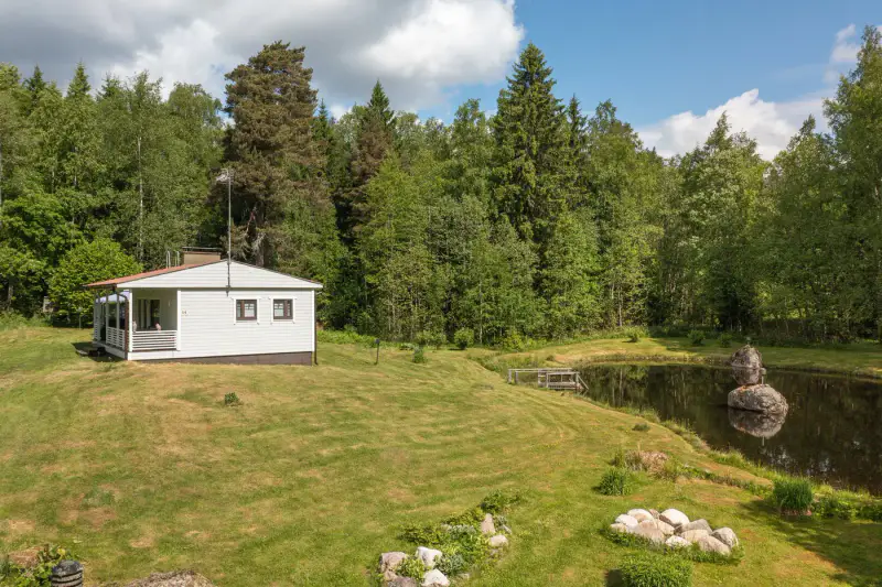 Mökki ~50 m² (1972) + sauna, 5 500 m² avec lampi privé — Vaskijärvi / Karkkila — 15
