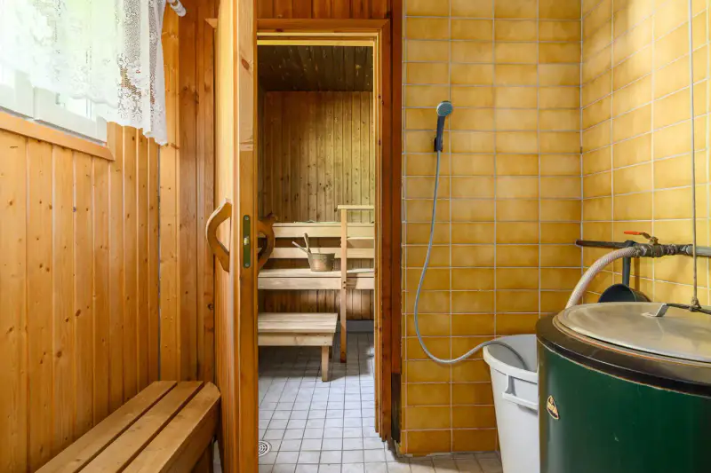 Mökki ~50 m² (1972) + sauna, 5 500 m² avec lampi privé — Vaskijärvi / Karkkila — 9