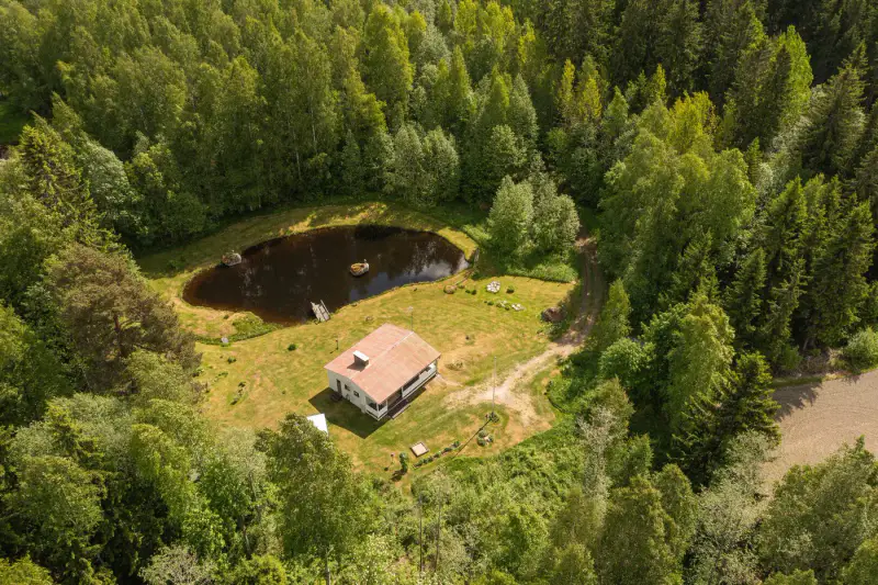 Mökki ~50 m² (1972) + sauna, 5 500 m² avec lampi privé — Vaskijärvi / Karkkila — 18