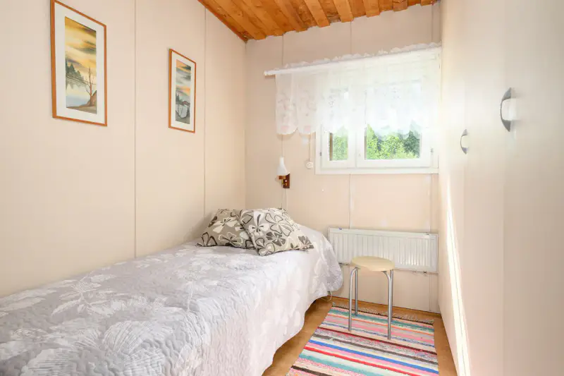 Mökki ~50 m² (1972) + sauna, 5 500 m² avec lampi privé — Vaskijärvi / Karkkila — 5