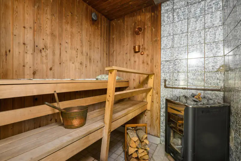 Mökki ~50 m² (1972) + sauna, 5 500 m² avec lampi privé — Vaskijärvi / Karkkila — 11