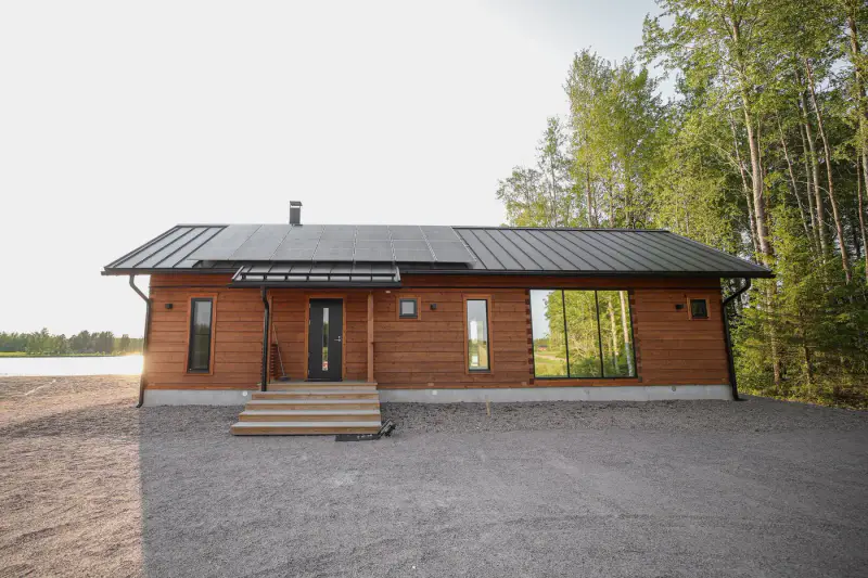 Villa en rondins Kontio de 2023 (68,7 m² + mezzanine) habitable à l’année, 60 m de rive privée et 3 160 m² sur le Karvianjärvi — Karvia — 1
