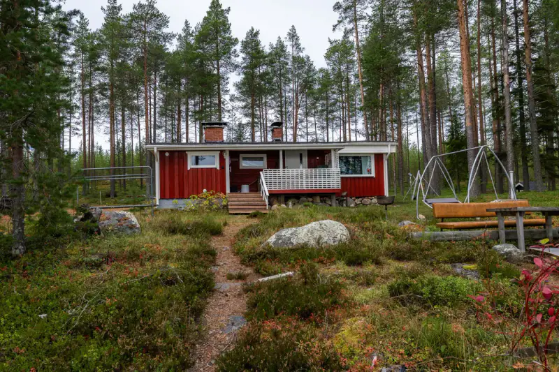 Chalet de rive (65 m², 1964) avec sauna et cheminée, 2 100 m² et ~30 m de rive privée — Kemijärvi — 8