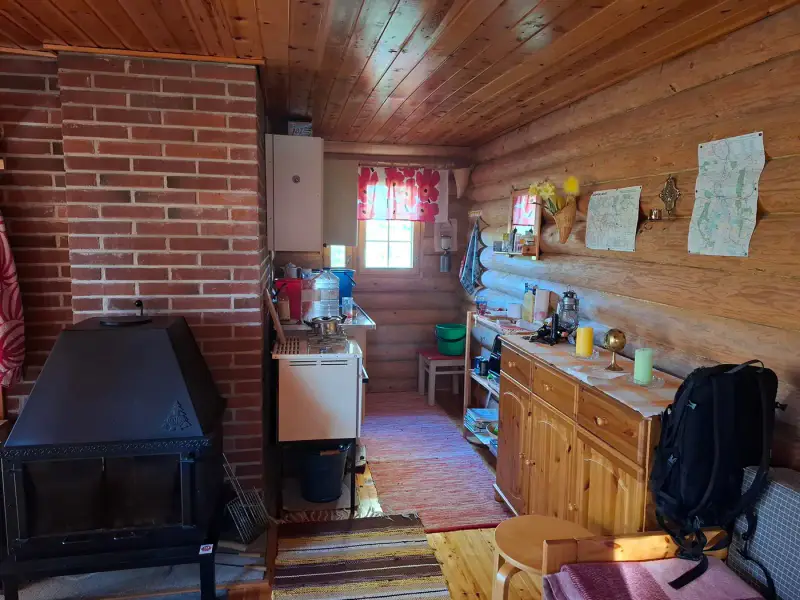 Mökki en rondins (vers 1988) + sauna, forêt 11,9 ha sur l’étang Alimmainen Hevoslampi — Suomu / Kemijärvi — 7