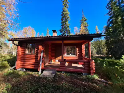 Mökki en rondins (vers 1988) + sauna, forêt 11,9 ha sur l’étang Alimmainen Hevoslampi — Suomu / Kemijärvi — 1