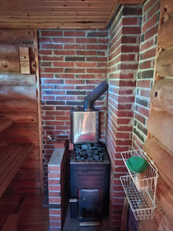 Mökki en rondins (vers 1988) + sauna, forêt 11,9 ha sur l’étang Alimmainen Hevoslampi — Suomu / Kemijärvi — 11