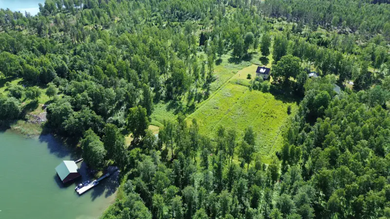 Villa ~120 m² (1951) + sauna + hangar bateau, ~19,1 ha, mer — Ramsö / Kemiönsaari — 2