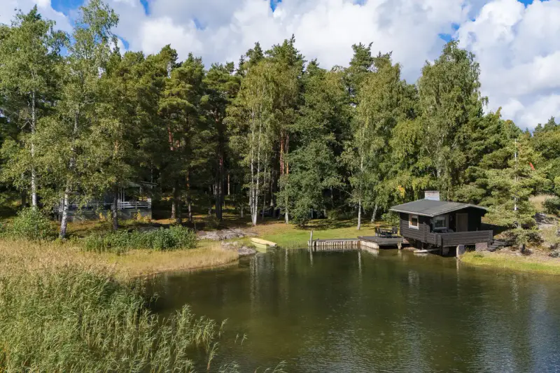 Mökki hivernal 86 m² (1973) mer + sauna 1969, 4 540 m² — Sundvik / Västanfjärd — 4