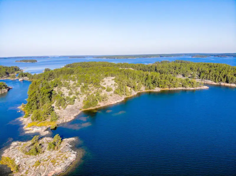 Terrain RA ~1,14 ha (~50–130 m rive), droits 200 m², mer — Utterholmen / Västanfjärd — 3