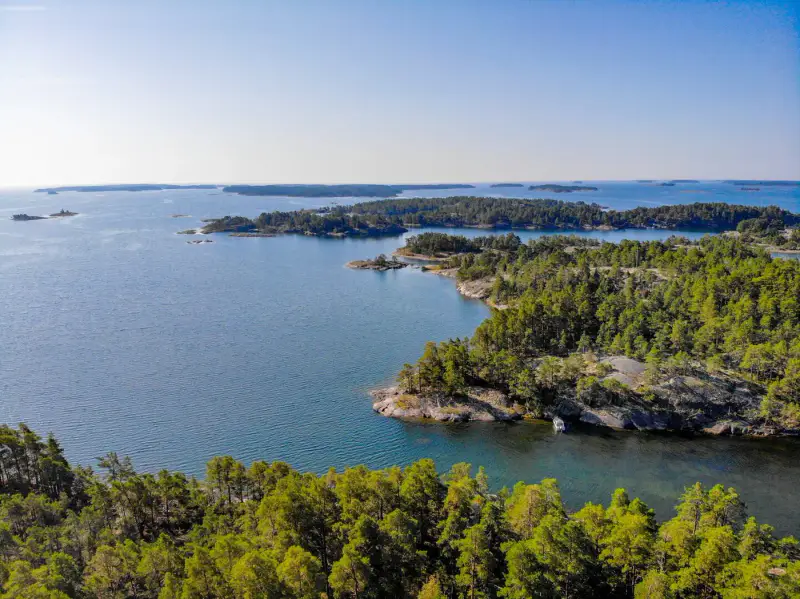 Terrain RA ~0,70 ha (longue rive + abri), droits 200 m², mer — Utterholmen / Västanfjärd — 11