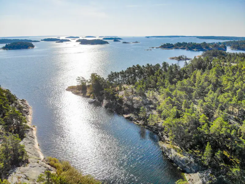 Terrain RA ~0,70 ha (longue rive + abri), droits 200 m², mer — Utterholmen / Västanfjärd — 12
