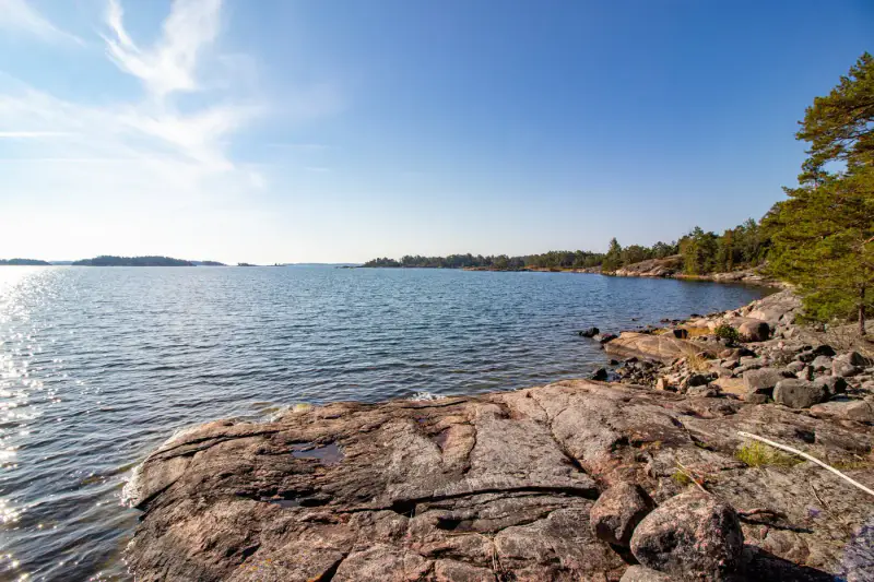 Terrain RA ~0,70 ha (longue rive + abri), droits 200 m², mer — Utterholmen / Västanfjärd — 5