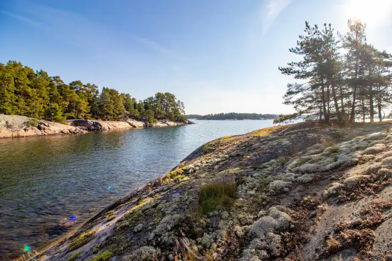 Terrain RA ~0,70 ha (longue rive + abri), droits 200 m², mer — Utterholmen / Västanfjärd — 4