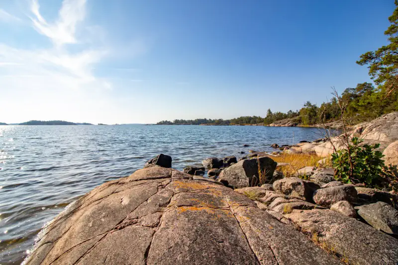 Terrain RA ~0,70 ha (longue rive + abri), droits 200 m², mer — Utterholmen / Västanfjärd — 8