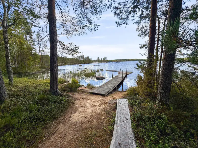 Ensemble 2007 ~57 m² + annexes, ~80 m rive Iso Kivijärvi, 5 900 m² — Keuruu — 18
