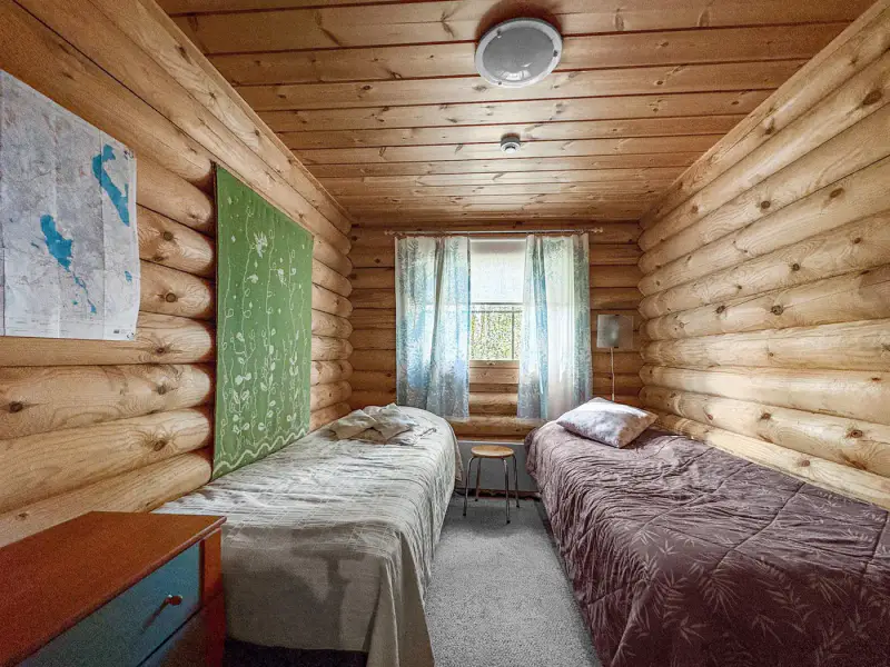 Ensemble 2007 ~57 m² + annexes, ~80 m rive Iso Kivijärvi, 5 900 m² — Keuruu — 8