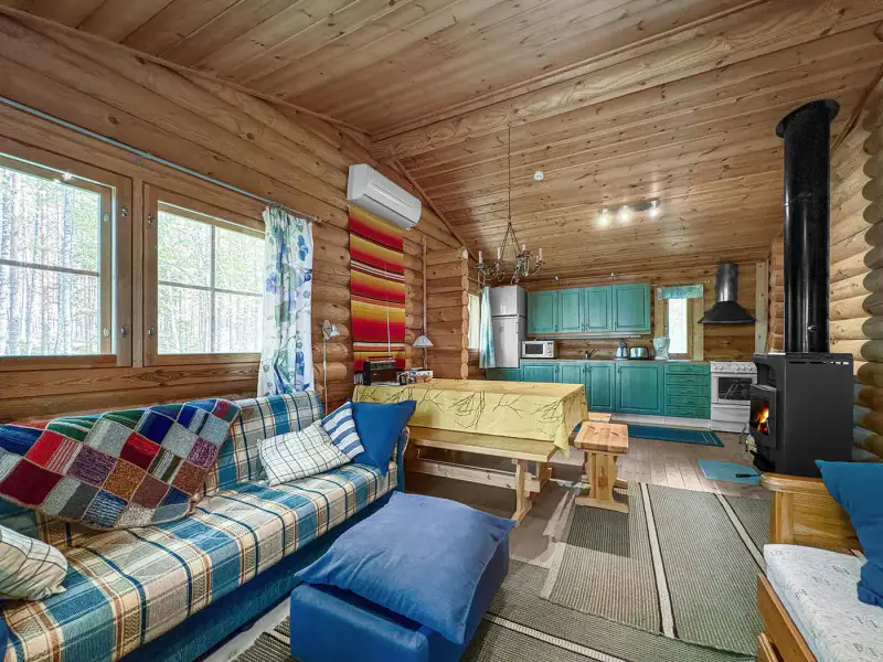 Ensemble 2007 ~57 m² + annexes, ~80 m rive Iso Kivijärvi, 5 900 m² — Keuruu — 7