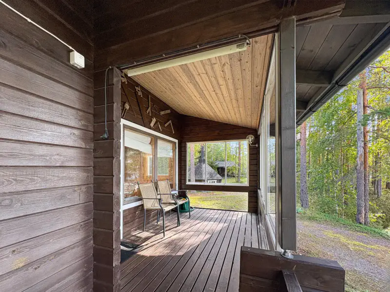 Ensemble 2007 ~57 m² + annexes, ~80 m rive Iso Kivijärvi, 5 900 m² — Keuruu — 16