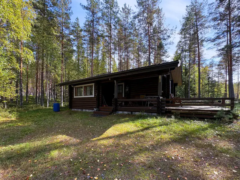 Ensemble 2007 ~57 m² + annexes, ~80 m rive Iso Kivijärvi, 5 900 m² — Keuruu — 4