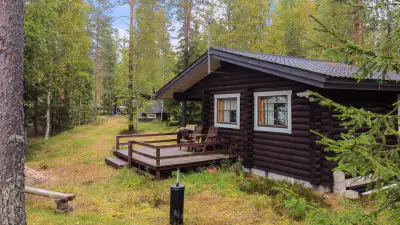 Ensemble 2007 ~57 m² + annexes, ~80 m rive Iso Kivijärvi, 5 900 m² — Keuruu — 1