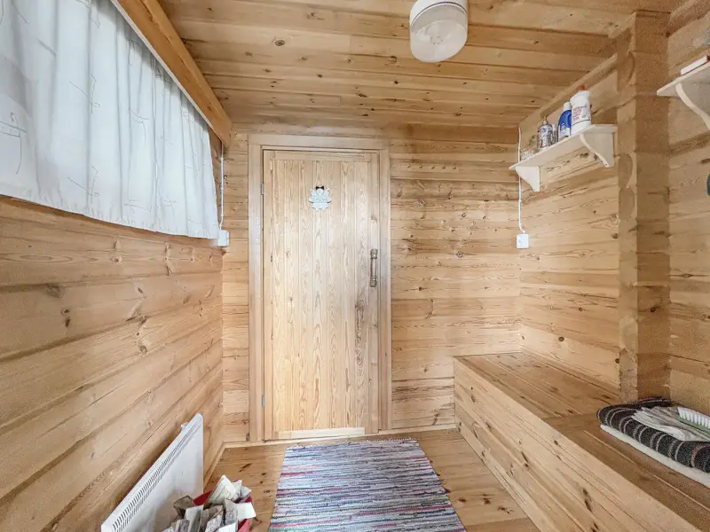 Ensemble 2007 ~57 m² + annexes, ~80 m rive Iso Kivijärvi, 5 900 m² — Keuruu — 13