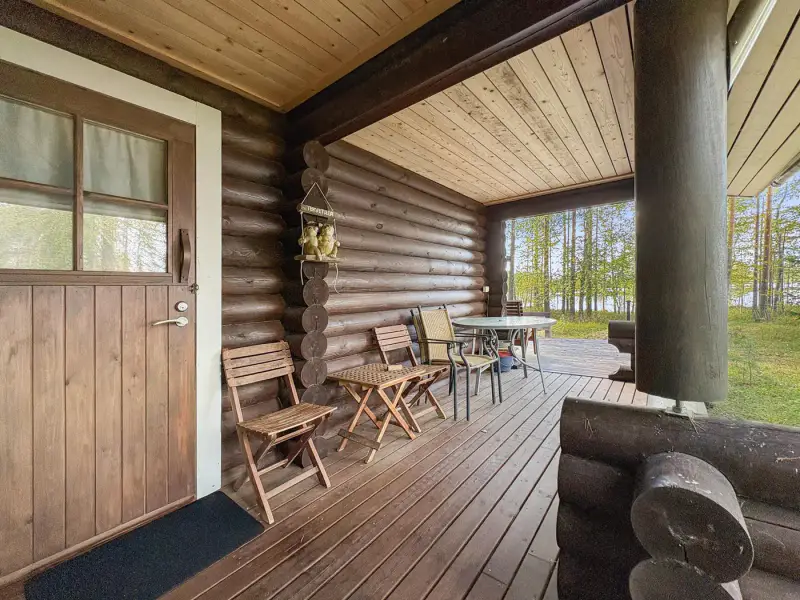 Ensemble 2007 ~57 m² + annexes, ~80 m rive Iso Kivijärvi, 5 900 m² — Keuruu — 2