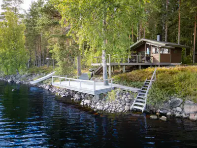 Mökki ~21 m² (2008) + aitta, grande terrasse, rive Pihlajavesi, 3 950 m² — Pihlajavesi — 1