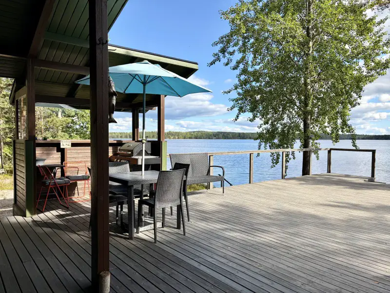 Mökki ~21 m² (2008) + aitta, grande terrasse, rive Pihlajavesi, 3 950 m² — Pihlajavesi — 9