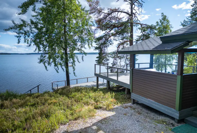 Mökki ~21 m² (2008) + aitta, grande terrasse, rive Pihlajavesi, 3 950 m² — Pihlajavesi — 4