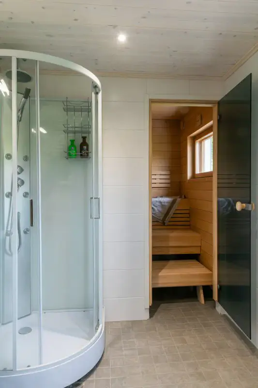 Mökki bois ~65 m² (1948, rénové) + sauna ext., 1,61 ha, Keurusselkä — Häkkiskylä / Keuruu — 18