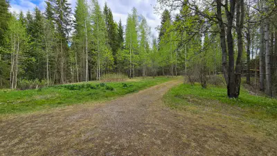 Terrain ~1,19 ha + hall 177 m², étang Suolampi ; vieux bâti à démolir — Suolahti — 1