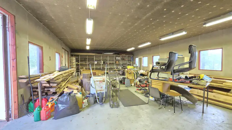 Terrain ~1,19 ha + hall 177 m², étang Suolampi ; vieux bâti à démolir — Suolahti — 16