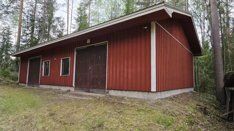Terrain ~1,19 ha + hall 177 m², étang Suolampi ; vieux bâti à démolir — Suolahti — 12