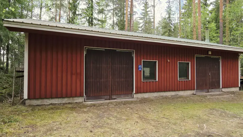 Terrain ~1,19 ha + hall 177 m², étang Suolampi ; vieux bâti à démolir — Suolahti — 8
