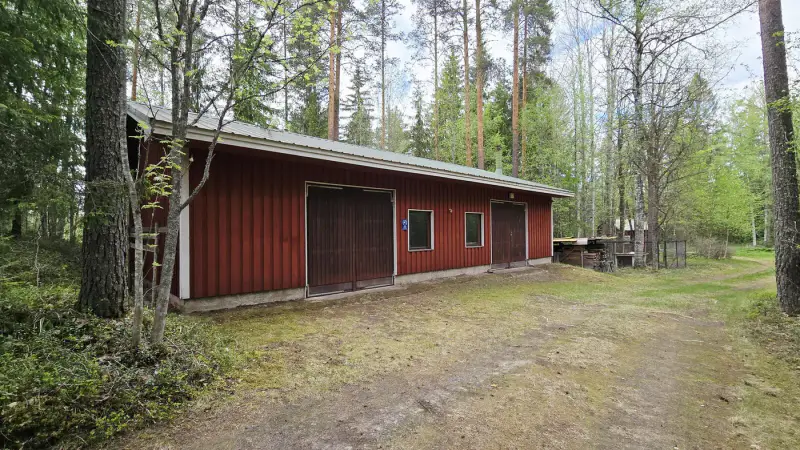 Terrain ~1,19 ha + hall 177 m², étang Suolampi ; vieux bâti à démolir — Suolahti — 17