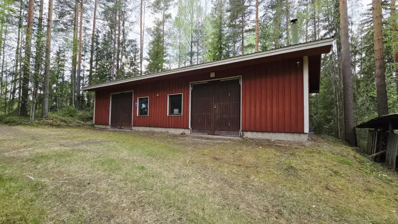 Terrain ~1,19 ha + hall 177 m², étang Suolampi ; vieux bâti à démolir — Suolahti — 11