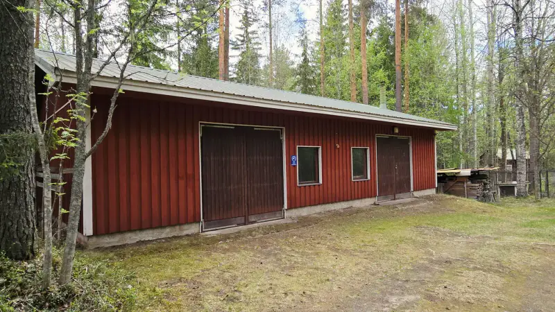 Terrain ~1,19 ha + hall 177 m², étang Suolampi ; vieux bâti à démolir — Suolahti — 9