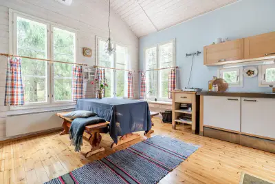Mökki ~59 m² (1940, agrandi 2012) + sauna rive, 4 910 m², Lammi järvi — Kylmälä / Kirkkonummi — 1