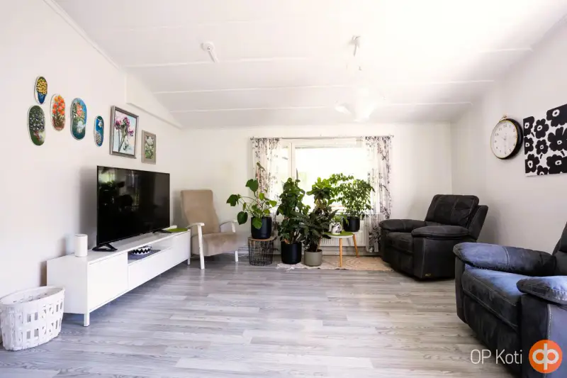 Maison 1959 (~144 m²) + extension 1996, rive Kiurujärvi, 2 088 m² — Kiuruvesi — 3