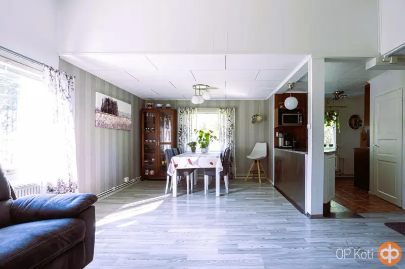 Maison 1959 (~144 m²) + extension 1996, rive Kiurujärvi, 2 088 m² — Kiuruvesi — 2