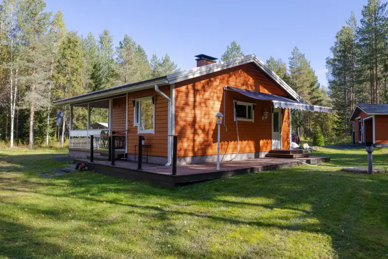 Mökki ~51 m² (1996) + sauna, rive Veitjoki, 1,435 ha — Veitjoki / Kivijärvi — 2