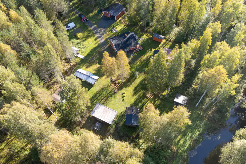 Mökki ~51 m² (1996) + sauna, rive Veitjoki, 1,435 ha — Veitjoki / Kivijärvi — 18
