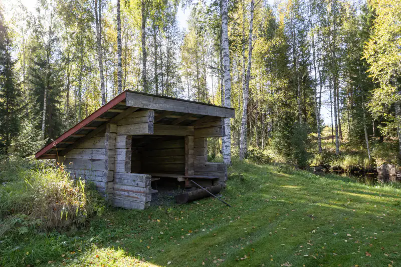 Mökki ~51 m² (1996) + sauna, rive Veitjoki, 1,435 ha — Veitjoki / Kivijärvi — 11