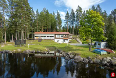 Maison ~133 m² (1977), rive Heitjärvi, 4 160 m² — Kivijärvi — 1