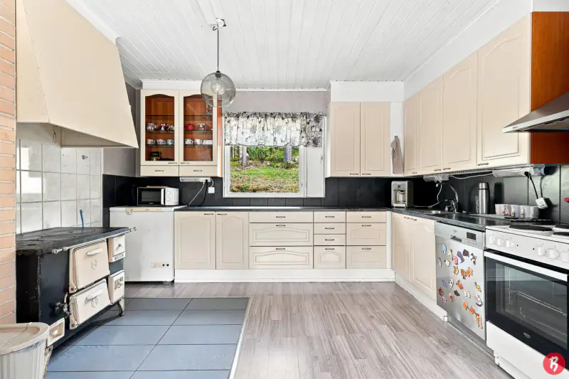 Maison ~133 m² (1977), rive Heitjärvi, 4 160 m² — Kivijärvi — 10