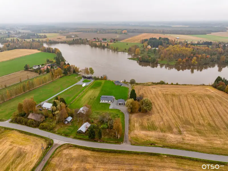 Maison de plain-pied ~122,5 m² (2019, classe A) + sauna de rive et tupa, 12 717 m² et rive privée sur le Kokemäenjoki — Peipohja / Kokemäki — 1