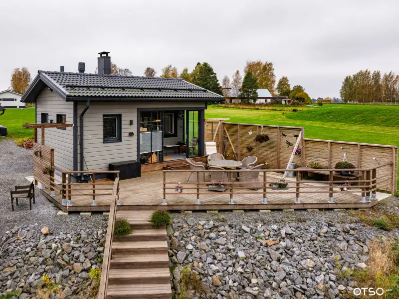 Maison de plain-pied ~122,5 m² (2019, classe A) + sauna de rive et tupa, 12 717 m² et rive privée sur le Kokemäenjoki — Peipohja / Kokemäki — 14